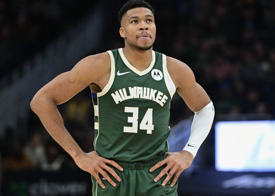 关于今晚上海久事调整名单以备NBA常规赛，队长鼓劲环节打磨，赛场秩序良好，身体对抗强度拉满的信息